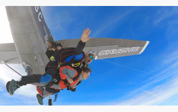 Kemp-air parachutisme à l'aéroport de Pluguffan