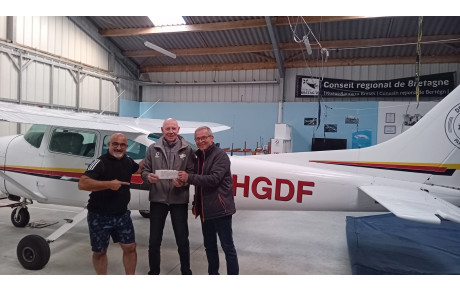 Don de Kemp-air parachutisme à l'école